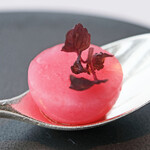 Héritage by Kei Kobayashi - ランチコース 17800円 の赤紫蘇のソルベ