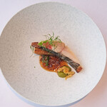 Héritage by Kei Kobayashi - ランチコース 17800円 のサワラ　霧のスープ煮詰め 万願寺唐辛子のピューレ、菊芋チップス、桃