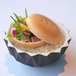 Héritage by Kei Kobayashi - ランチコース 17800円 の虎屋のモナカ マグロのタルタル ジャガイモのテスプ 山葵のジュレ