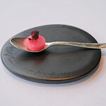 Héritage by Kei Kobayashi - ランチコース 17800円 の赤紫蘇のソルベ