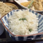 心蕎人さくら - 炊き込みご飯はグリーンピースの豆ごはん