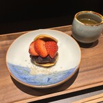 10/1 - 苺とあんバターの米粉どら焼き