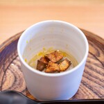 柚木元 - 2025.3 本州鹿レバーペースト茶碗蒸し（茶碗蒸しの地に鹿の骨出汁とレバーペースト、菊芋のペースト、半干しにしてからカリカリに揚げた菊芋）