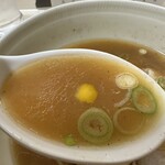 永福町 大勝軒 - オランダ産・最高級ラードの膜が張ったアツアツなスープ