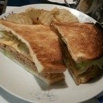 ユーケー ワイルドキャッツ - サンドイッチ、Newyorker。ツナとチーズでなかなかうまい！
      