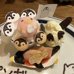 ピージーカフェ - 【ペンギンコロニー(1,000円)】アイスはペンケツ(ペンギンのおしり)をイメージ