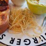 じじばば - ◯パスタ
塩味とキャベツ❔がチョロっとしか無いけれど
その味わいがしていて、美味し目な味わいだった