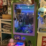 ピージーカフェ - クレーンゲームやガチャガチャもある、遊び心抜群の空間(もちろん中身はペンギングッズ)