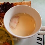 じじばば - ◯茶碗蒸し
濃さは僕的には良い感じで
プルプル食感な茶碗蒸しだった

花麩の半分と椎茸、ほうれん草、コーンが入っていて
顆粒出汁感と椎茸の出汁が効いていて美味しい