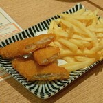 肉豆冨とレモンサワー 大衆食堂 安べゑ - ポテトフライと白身フライ (2025.03.08)