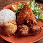 チキンハート - 初心者なのでAプレート黒…もも・白…ムネ・ウィングの3個盛り平日なら９８０円土日なら１０８０円