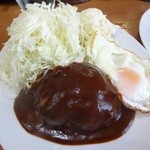 ハンバーグ目玉焼き添え