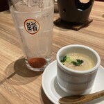 宮城の魚と赤酢のお寿司 魚が肴 - 左　梅干しサワー¥680（宮城県角田市の真っ赤な梅干し使用）＾＾と右　お通し　蟹入り茶碗蒸し