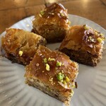 KAZRO DELI KAMAKURA - トルコ菓子バクラヴァです、パリパリとして香ばしく美味しいです