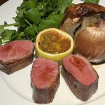 Nubia - 鴨肉のロースト、付け合わせの玉葱も最高