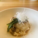 柚木元 - ⑬【強肴】
      穴熊のすき焼き風、山芋のタタキ、牛蒡、春菊、白髪葱