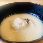 柚木元 - ②【椀】
      椀種：穴熊出汁+喜久水酒造の酒粕
      椀妻：焦がし蕎麦掻