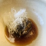 柚木元 - ⑪【追肴】
      黒酢猪、白髪葱のせ