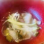 柚木元 - ⑮【止鍋】
      月輪熊白湯スープのシャブシャブ
      3Rd目：モモ+すんき漬け+松本一本葱