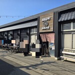 廻転寿司弁慶 - 開店待ちの図