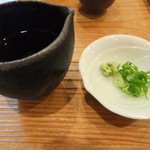 そばの実 一閑人 - 生粉打ちせいろの薬味は、ネギと山葵、つけ汁