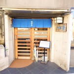 やぶ善 - 威厳ある入口。