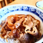 やぶ善 - 良質なお肉が旨辛ダレに絡んだ、旨い牛丼。