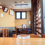 やぶ善 - 玄関前の席。