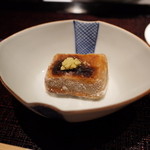 くろぎ - 先附 焼胡麻豆腐 山葵
