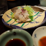 くろぎ - 韓国産 鱧のたたき 鱧の骨の唐揚げ