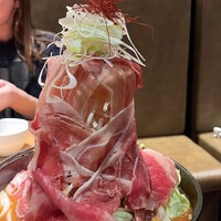焼肉 にくなべ屋 神戸びいどろ 北野坂店 - 