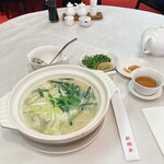 新橋亭 - 牡蠣の土鍋煮込みそば、2,000円。