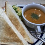 ハミングミールマーケット コーヒー&バー - こんがりトーストとビスク