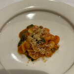 filo - 三陸産牡蠣のスモークとほうれん草トマトソースのコルツェッティ