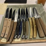 filo - 肉料理の前にお肉を切るナイフを選ばせてくれました。