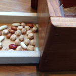 イル ギオットーネ ディ ピュー - フォカッチャの保温用木箱の豆