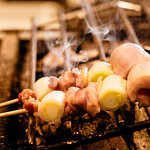 あやむ屋 - 料理写真:焼いている写真（ねぎま）