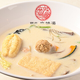 漢方で仕上げた体に優しい「薬膳スープ」はお好みの辛さでどうぞ