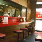 クリスマスらしく、ハートウォーミングな店内（どこが？）