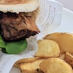 Cafe Dhigu - 料理写真:スパイシー角煮バーガー