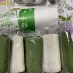 へんばや商店 - 5個入り買ったけど 息子2個  パパりん１個  ふふふっ  白餅 よもぎ餅の中にこし餡入り