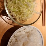 きんとん - お替わりしたキャベツとご飯