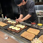 ぼてやん多奈加 - 調理風景