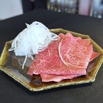 289509824 - ◆大地「シンタマとシンタマ」・・A5ランクの小倉牛、新玉葱、葉山葵 何て美しいお肉。頂くのが愉しみ。♪