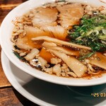 尾道ラーメン 丸ぼし - ビジュアルからしてもう美味しい　シナチクの食感が堪りません