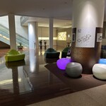 廣東料理 民生 - オシャレな椅子が