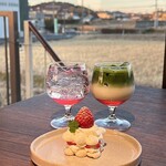 and moon - 期間限定　苺のパブロバ