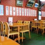 市松 - 広々とした店内です