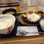 松屋 - 鉄皿デミたまハンバーグ定食640円です