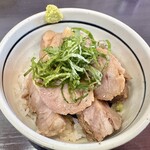 自家製手打ち麺 禿 - やんばる肉めし  450円　甘めのタレにわさび大葉が最高のアクセント‼︎美味しかった⭐︎